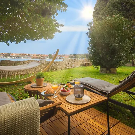 Exclusive Seafront Bacchus Apartment *