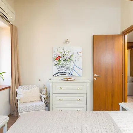 Exclusive Seafront Bacchus Apartman