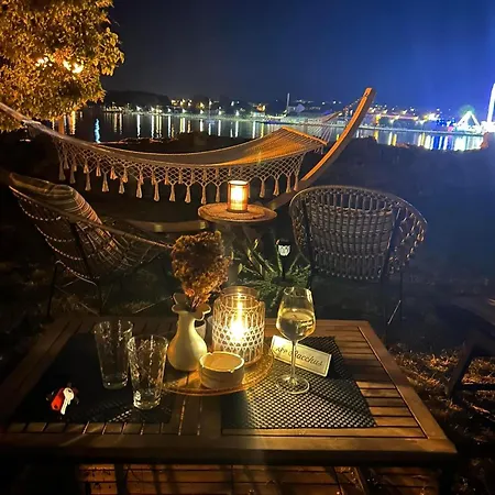 Exclusive Seafront Bacchus アパート