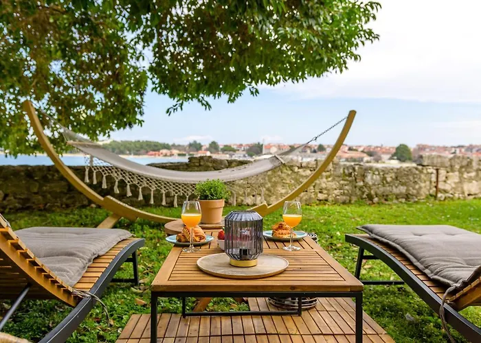 Exclusive Seafront Bacchus * 波雷奇