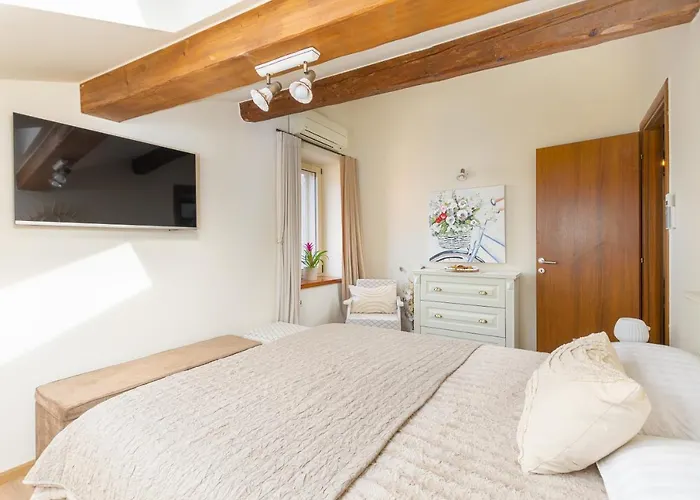 Exclusive Seafront Bacchus * 波雷奇