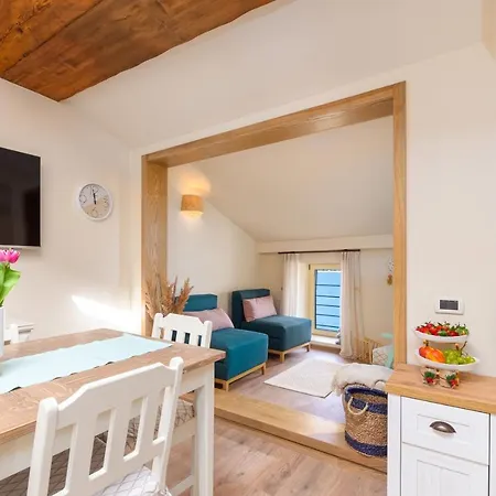 Exclusive Seafront Bacchus Apartment *