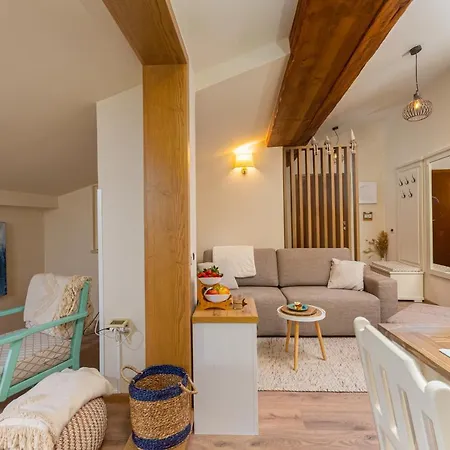 Exclusive Seafront Bacchus Apartment *