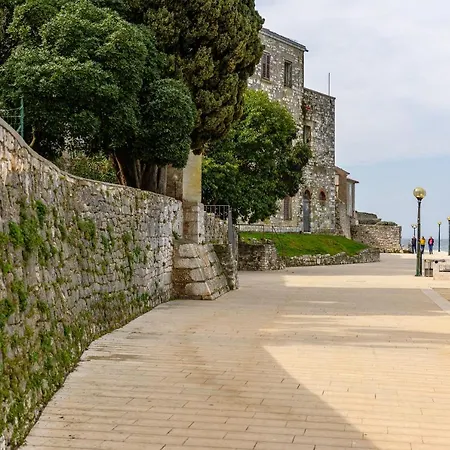 Exclusive Seafront Bacchus Apartment *